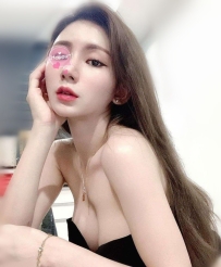 小燕  166cm  46kg  D cup  26 y  清純小騷女 超贊的妹妹 下面粉嫩敏感 有女友FU