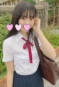 19歲稚嫩肉體洋溢青春活力  鄰家女孩般無害氣質， 讓人看了怦然心動啊！ 平常包得緊