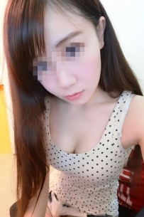 華華/160/D/22歲  沒有特別多的經驗  但是喜歡新鮮感的她也願意配合著客人 去嘗試一
