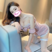 小柔：164 46 E 30歲 又軟又大的胸部 很大很舒服 挺拔一點也不下垂 性格活潑 很主動