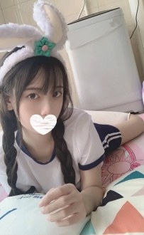 心怡      158.A.41.20歲  清純可愛笑容甜美的小隻馬學生妹，胸部小乳頭非常敏感，