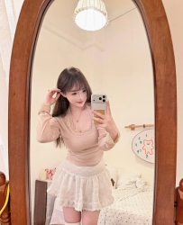 樂娜 162cm 47kg D奶 24歲 簡介：說話輕聲，靠近卻很撩 主動黏，不給壓力，耐相處 甜