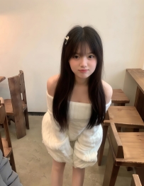 梨兒 158cm 44 C 19歲 　 　　超有女友FU 活潑不會冷場 #呻吟時的淫蕩聲 讓你High到極