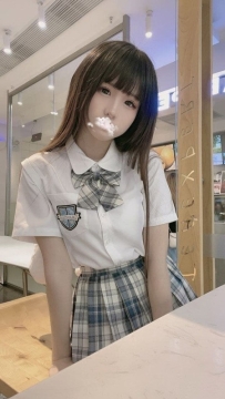 160cm/44kg/C奶/21歲 清純學生 骨感 喜歡穿JK制式 喜歡變裝 服務的時候很敢玩 喜