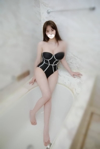 高顏值 高挑 性感 皮膚白皙 讓人好想吸   妹妹性欲很強 床上嫵媚動人  穴穴水多 很