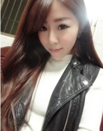 瑤瑤 160  C+ 46  22y   清純 嫩  學院主播   床上互動佳 超敢玩超主動. 身材勻稱  敏