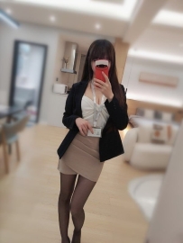 小含   155.C.45.27歲     線條流暢優美至極的聖女般的玉體 嬌柔無骨的纖纖細腰，豐