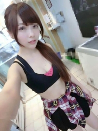 櫻花  158/C/21/45Kg  介紹：齊B小短裙伸手可摸到內內 喜歡刺激的感覺  外表看起來比