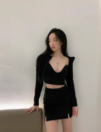 娜美 27 歲 163/45/小C  #美妝專櫃 肉都長在對的地方😍 身材纖細好衝撞 標準小女人