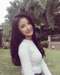 沐沐  163.47.C+.22歲  人很漂亮 瘦瘦身材很有料 臉很小巧 很清純甜美  很討人喜歡